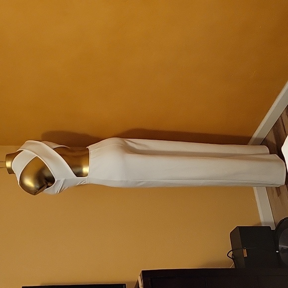 LULU'S THINKING OUT LOUD WHITE CUT-OUT JUMPSUIT. SIZE SMALL. - Picture 3 of 11